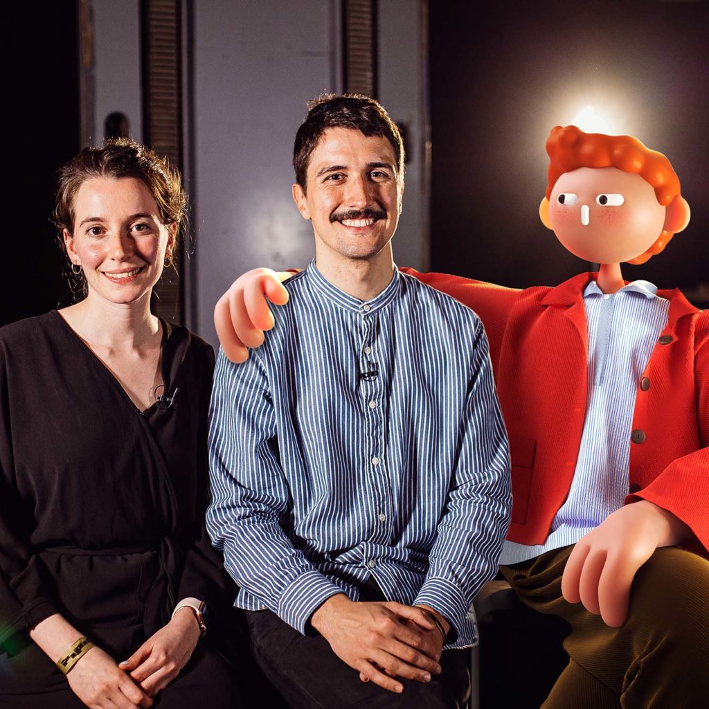 Cabeza Patata es un estudio de ilustración y animación formado por Katie Menzies y Abel Reverter. Juntos construyen un mundo de personajes juguetones pero fuertes, con colores atrevidos y actitudes divertidas, que aparecen en cualquier parte, desde murales en las calles de Barcelona hasta animaciones en 3D para Spotify, Apple o el New York Times. A medida que Cabeza Patata crece, también lo hace su interés por usar diferentes medios; experimentan con realidad virtual, patterns y talleres de artesanía, e imprimiendo en 3D sus personajes. Su inspiración para diseñar estos personajes proviene, principalmente, de observar a la gente. Encuentran posturas y situaciones divertidas en todas partes y disfrutan exagerándolas, creando algo un poco absurdo y alegre de lo cotidiano. A menudo, los actos más normales de la vida diaria, como coger el autobús para ir al trabajo o tomar una copa con un amigo, se convierten en la base de una ilustración llena de color y vida simplemente jugando con las posiciones y la abstracción. También, les encanta viajar y ver cómo los diferentes lugares y personas tienen colores propios y formas distintivas. Cabeza Patata intenta recrear esta humanidad y este carácter diferenciador en todos los aspectos de su trabajo, dándole a cada personaje su propia personalidad e historia.