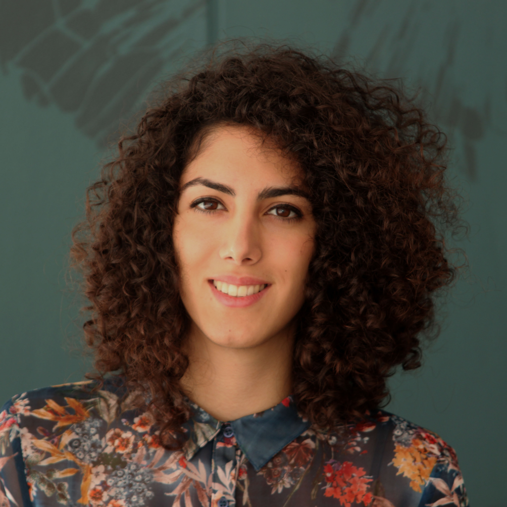 2D Artist | Animadora | Vocal junta de MIA

Graduada en Bellas artes y Máster en Producción artística por la UPV, especializada en animación 2D. Actualmente trabaja como 2D Artist en la app Kokoro Kids (Valencia). En 2019-2020 trabajó para el largometraje 2D “Koati: los hijos de Jack”, Upstairs (Intercalado y clean up). Desde 2017 a 2019 realizó labores de animación e intercalado en los cortometrajes “On estaves tú?” de María Trénor, “Obsolescence” de Jesús Martínez y el capítulo piloto “Pop up”, también de Jesús Martínez. En 2015 hasta 2018, trabajó en su propio estudio PTERODACTIVE, fundado con varios compañeros y, entre otros proyectos, participaron en el cortometraje “Impromptu” de María Lorenzo, en la serie “Catacric Catacrac” de la TV valenciana Á punt, una web serie propia de animación “Clito” y spots para la Consejería de Salud de Madrid.
Actualmente es vocal en la junta directiva de MIA (Mujeres en la Industria de la Animación).