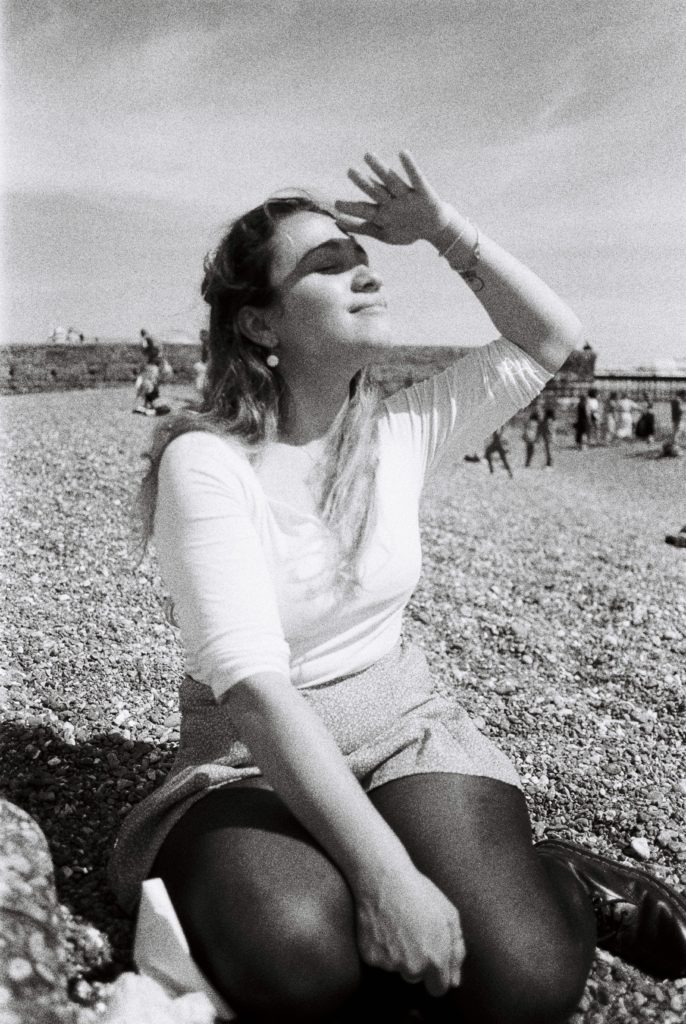 Graduada en BBAA y posteriormente en el Máster en Animación de la UPV, Larisa empezó su carrera en Valencia y acabó emigrando a UK, donde ha trabajado para estudios como Lighthouse, Blue zoo, Blink Ink o Dog Ears/Cartoon Saloon, así como otros estudios internacionales. Ha estado trabajando tanto como background artist, como location designer y como visual development artist en proyectos y disciplinas, como “Deadend: Paranormal Park”, “It’s Pony” e incluso videojuegos como “Disney Illusion Island” o Workshops de teatro musicales como “PS. i’m a terrible person”
Conocida en sus redes sociales como “Lara Pickle”, Larisa también trabaja en proyectos editoriales como ilustradora y más recientemente como autora, con su primera novela gráfica “Estoy fatal, gracias” apunto de publicarse a finales de octubre de la mano de VR Editoras. Así como también ofreciendo de vez en cuando mentorships y cursos, trabajando por ejemplo con empresas como Domestika.
Actualmente, Larisa trabaja como Senior Visual development artist para UGames.