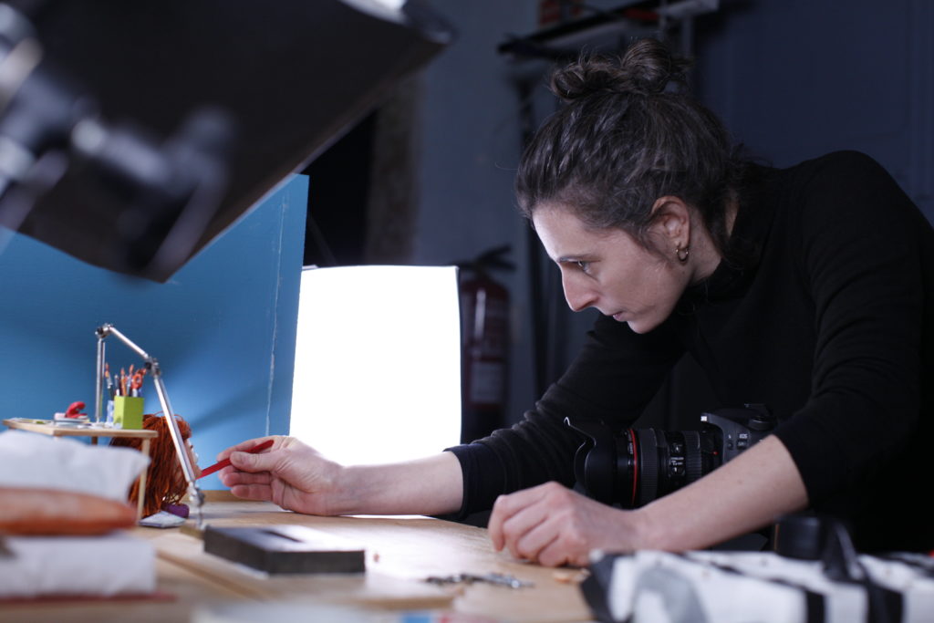 Irene Iborra Rizo es licenciada en Ciencias Físicas (Universidad de Valencia) y  DEA en Tratamiento de Imágenes, Fotónica y Robótica (Universidad de Estrasburgo).
Se especializa en el terreno audiovisual con dos Masters, uno en Escritura para Cine y Tv (Autónoma de Barcelona) y en otro en Dirección y Animación Stop Motion. 
Desde hace catorce años trabaja como guionista, directora y animadora stop motion. Ha escrito y dirigido cortometrajes emitidos en pantallas nacionales e internacionales, como Citoplasmas en medio ácido, Click y Matilda, estrenado en salas francesas en el 2021. 
Sus obras han sido seleccionadas/premiadas en una larga lista de festivales, entre ellos Animayo, Animac, Alcine (España), Animamundi (Brasil), Ottawa (Canadá), Monstra (Portugal), LIAF (UK), Stuttgart (Alemania), Annecy y Clermont-Ferrand (Francia).
Es cofundadora de la productora de animación stop motion Citoplasmas, con la que anima publicidad (Manos Unidas, Kinder, Pritt, Adidas, etc..) y produce sus cortometrajes. Y es coautora, junto con la escritora y guionista Maite Carranza,  de la serie de literatura infantil: Los 7 cavernícolas.
Compatibiliza su actividad profesional con la docencia del guión y la animación. Forma parte del equipo pedagógico del Master de Animación Stop Motion del Centro universitario BAU, donde imparte clases de guión y producción.
Actualmente trabaja en el desarrollo del largometraje de animación stop motion Olivia y el terremoto invisible adaptación de la novela infantil/juvenil La película de la vida de Maite Carranza. Su último cortometraje infantil Què li passa al cel se estrenará este noviembre en el circuito de festivales.